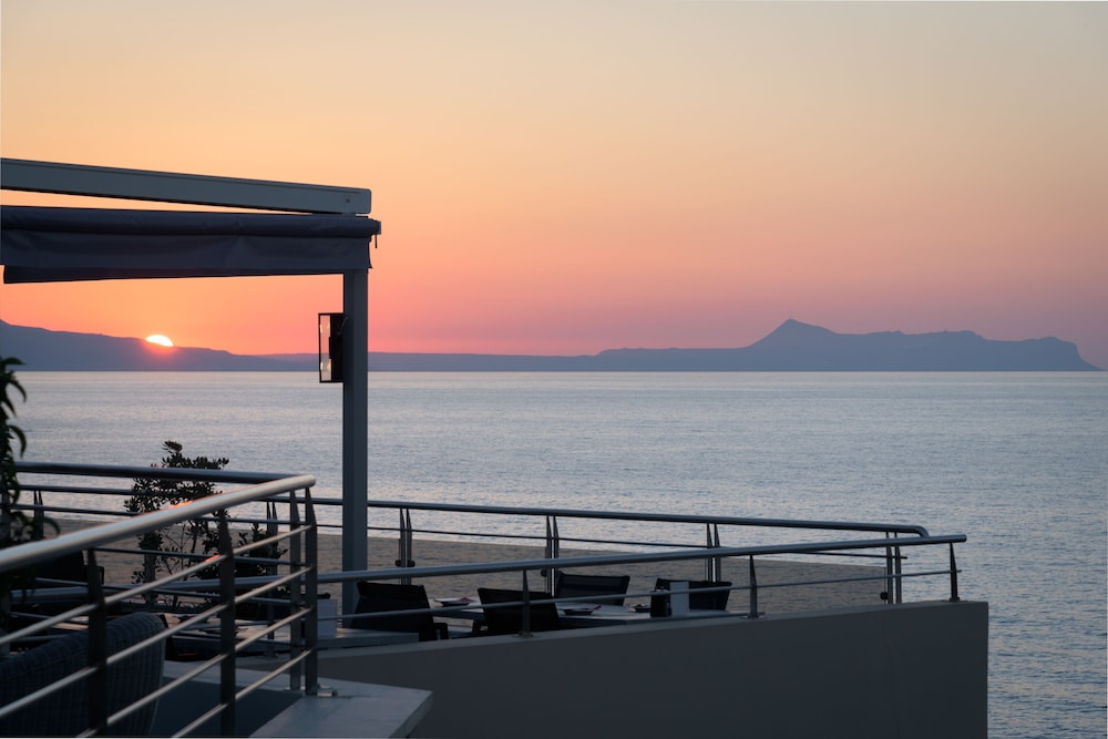 Macaris Suites And Spa 56/66