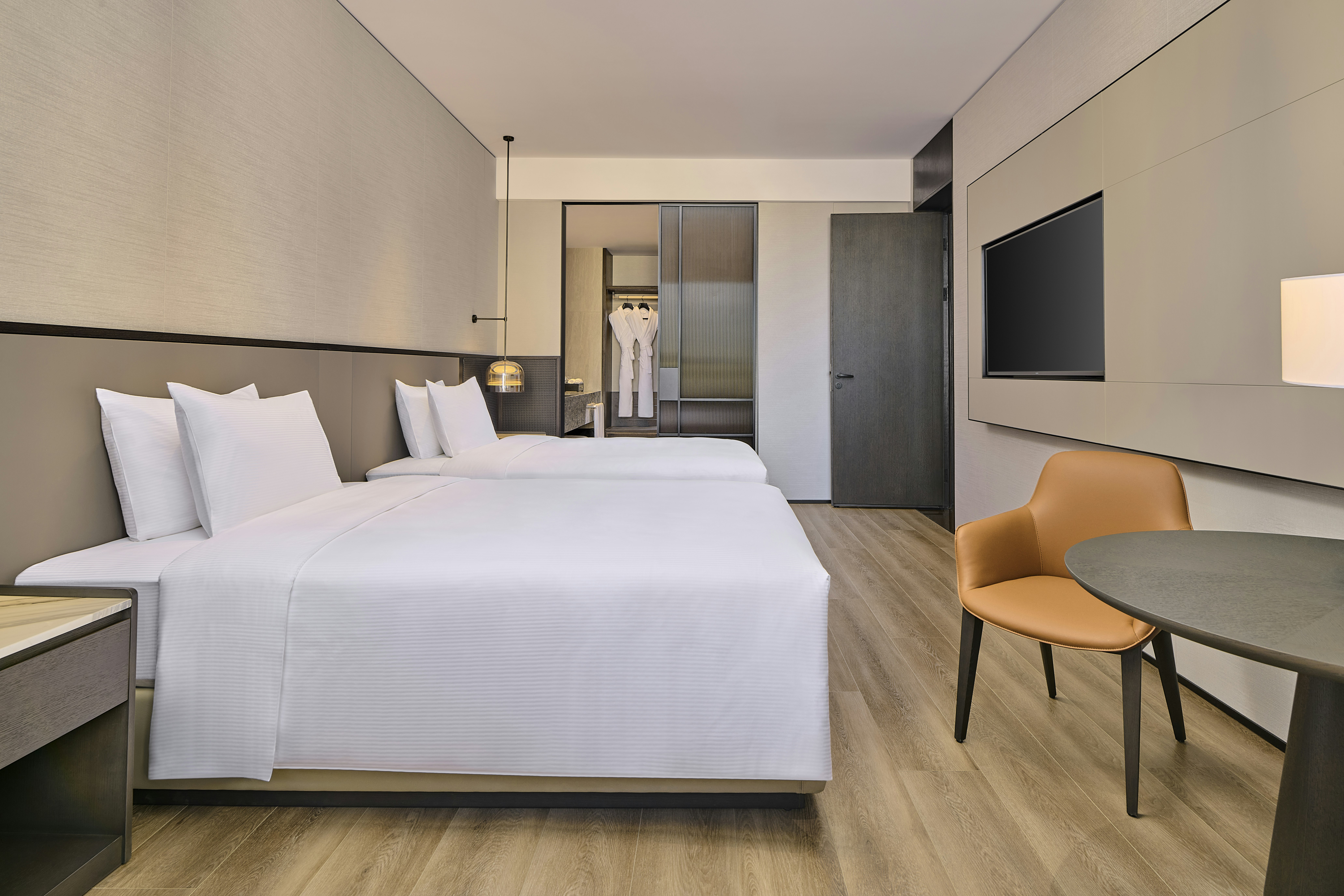 DELUXE, SUITE, TWIN BEDS