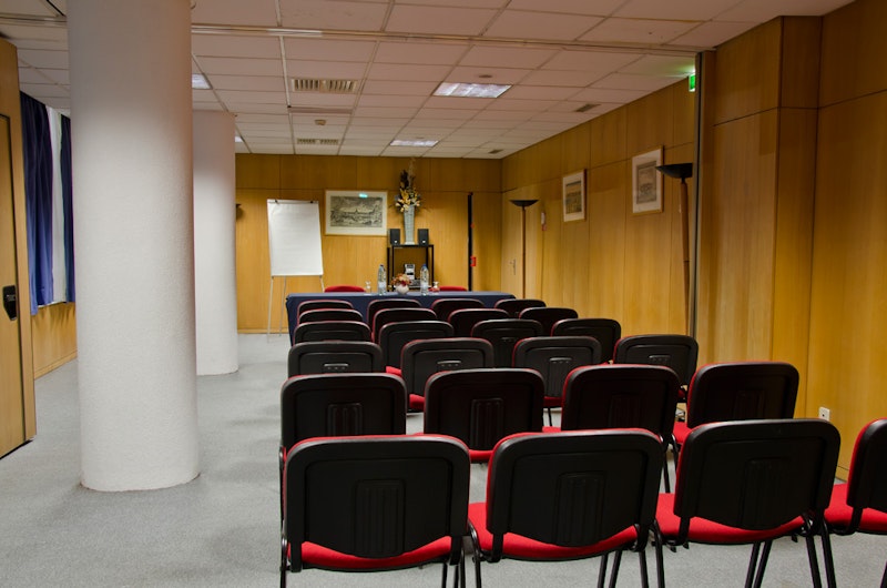 VIP Executive Eden Aparthotel 31/37