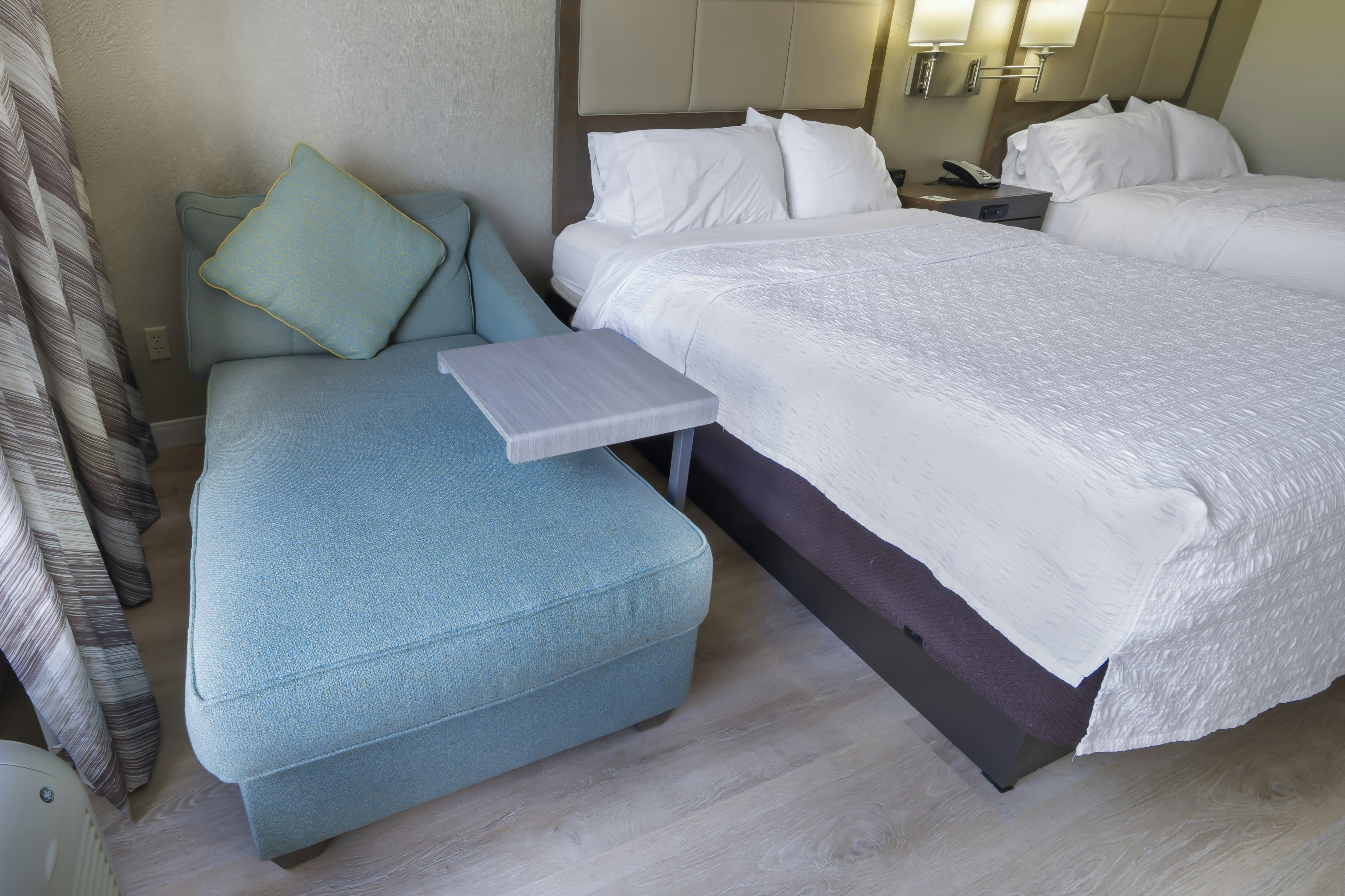 Room, 2 Queen Beds, Chaise View