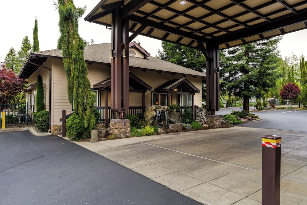 Redwood Hyperion Suites 59/65