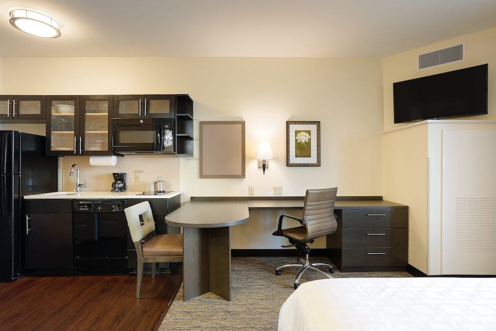 CANDLEWOOD SUITES LENEXA - OVERLAND PARK AREA 59/69