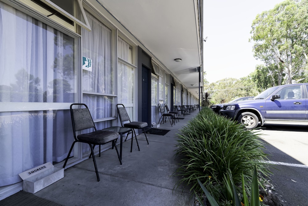PRINCE MARK MOTOR INN 43/47