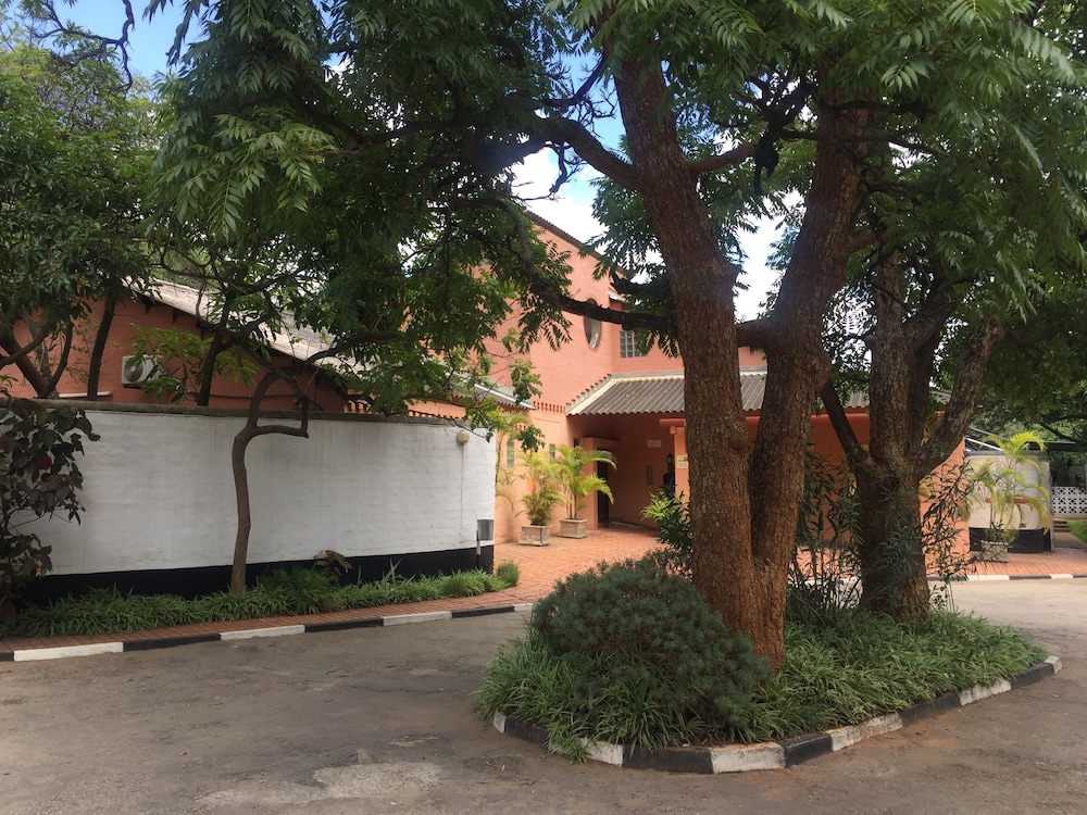 Ndeke Hotel 30/33