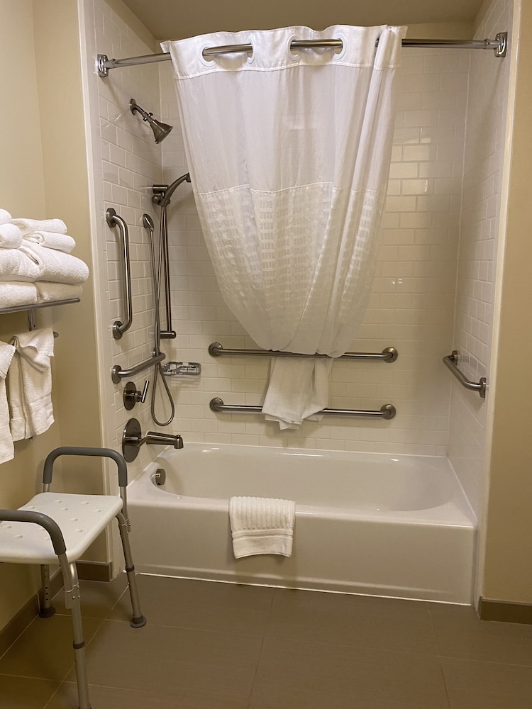 Comfort Inn & Suites Cheyenne, WY 22/41