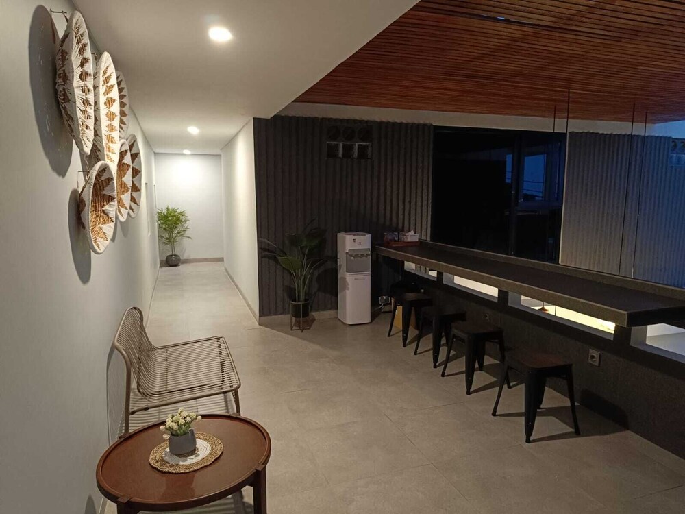 Padinis Villa & Coffee 67/77