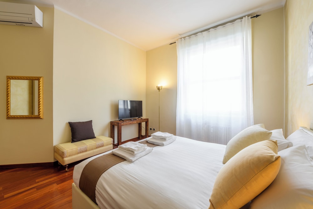 Milan Royal Suites Luxury Apartments 25/50