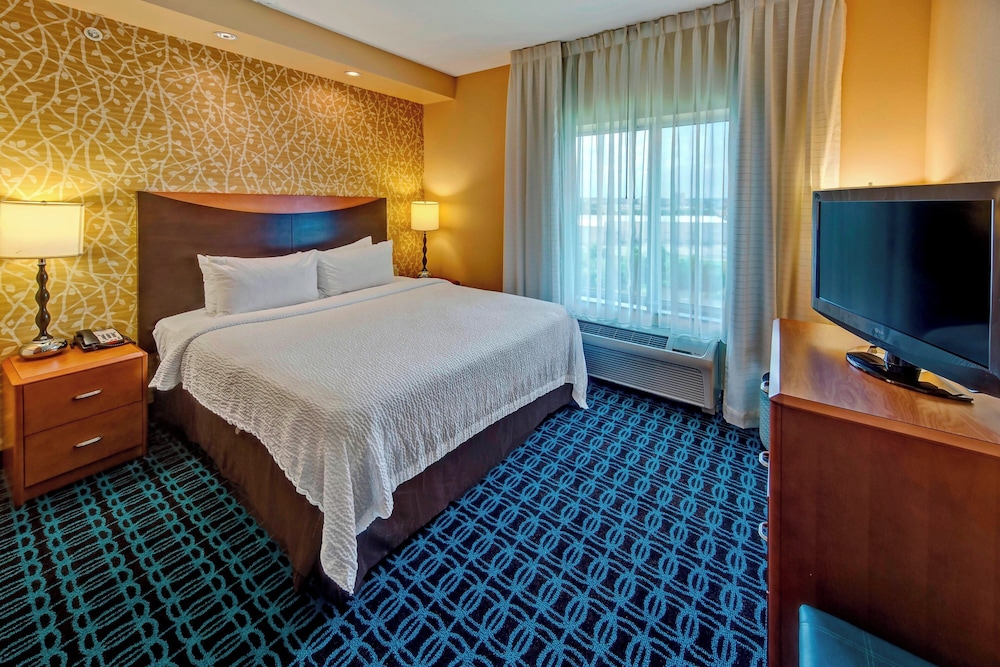 Studio, King Bed, Sofa, Accessible