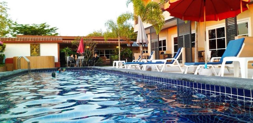 4 Palms Resort 33/45