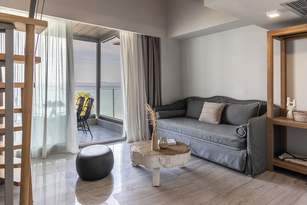 Blue Carpet Luxury Suites 29/50