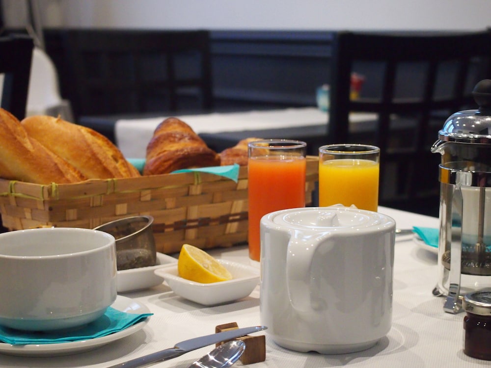HOTEL COLBERT photo2
