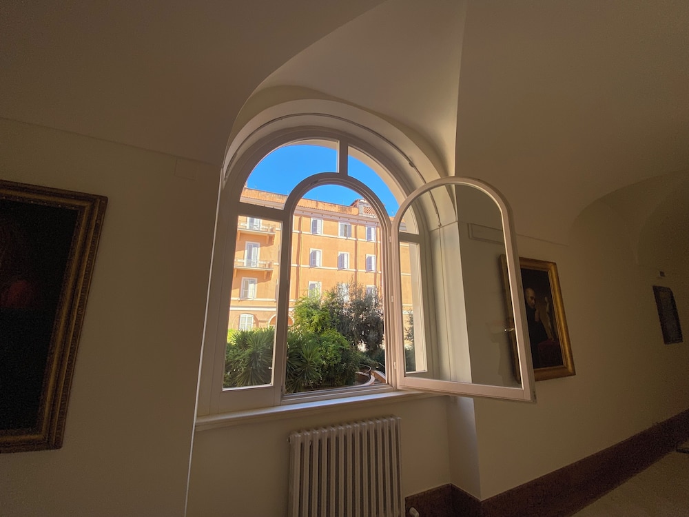 Basilica Hotel 24/50