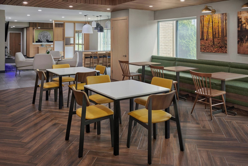 Fairfield Inn Suites By Marriott Detroit Farmington Hills 31/49