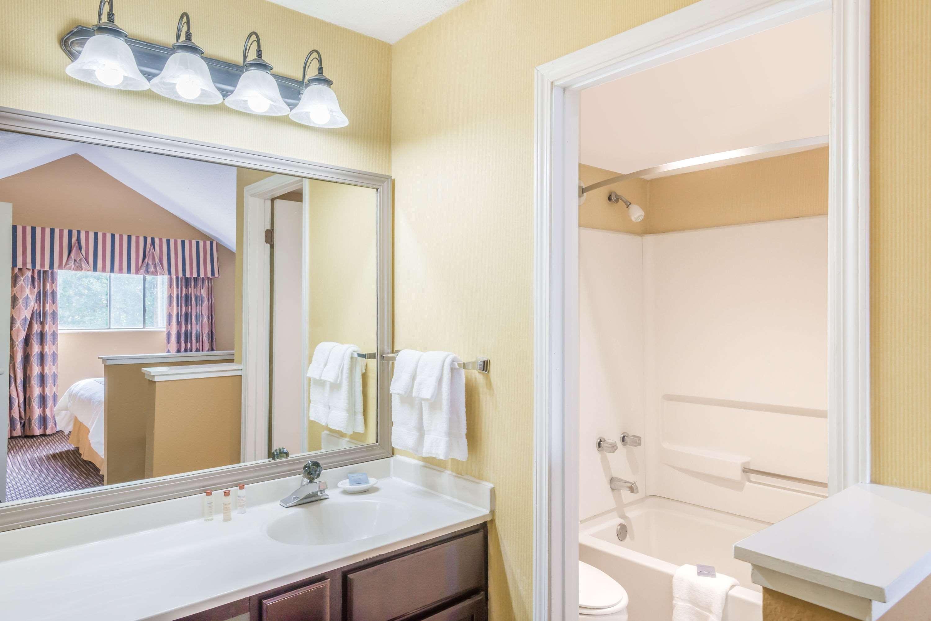 Hawthorn Extended Stay by Wyndham Dayton 26/27