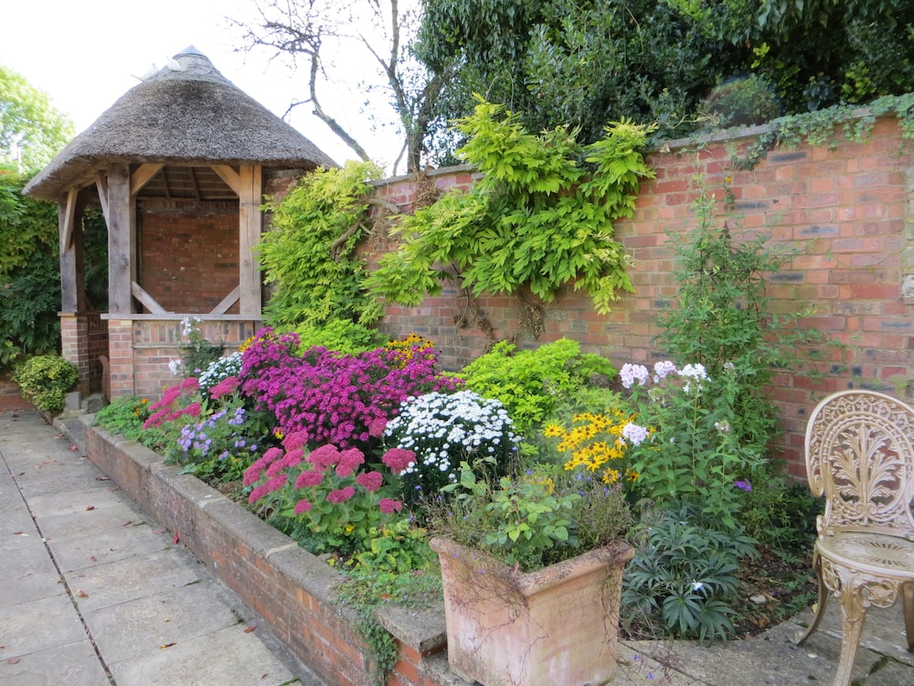 Chiseldon House Hotel 48/50