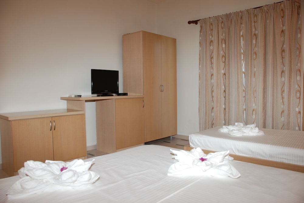 Arel Hotel 6/18