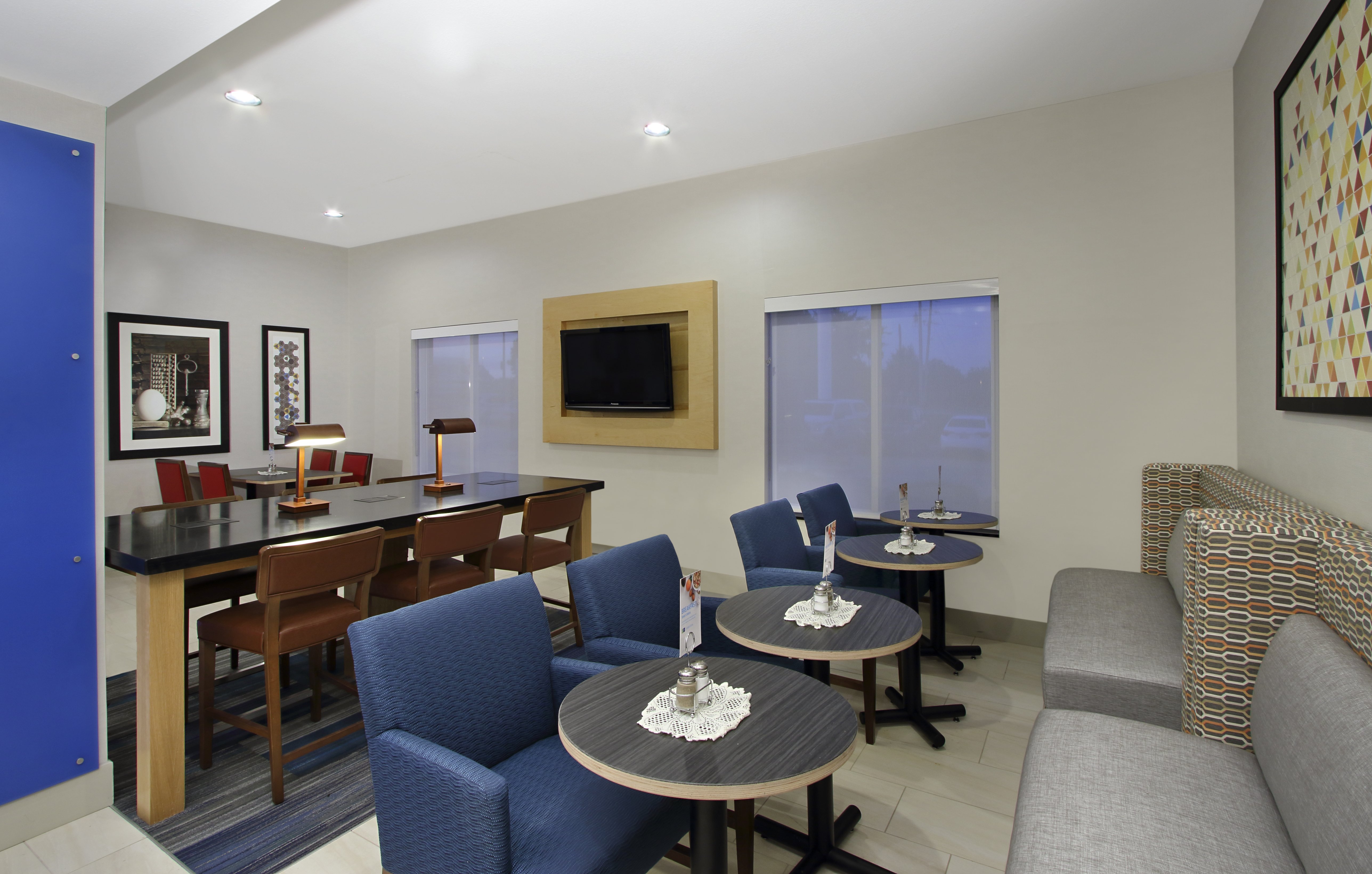 Holiday Inn Express Boonville 38/50