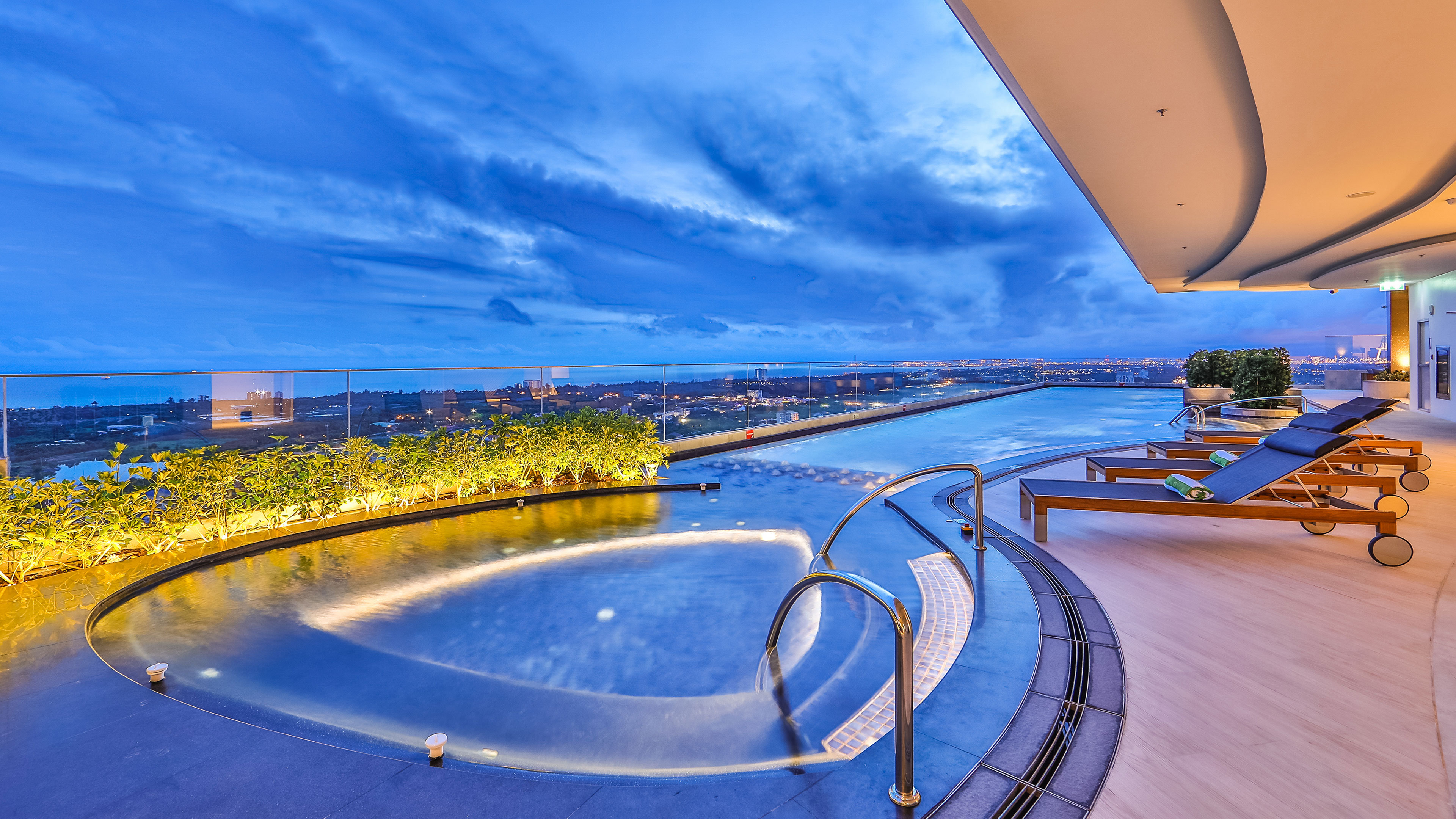 Holiday Inn & Suites Rayong City Centre 45/77