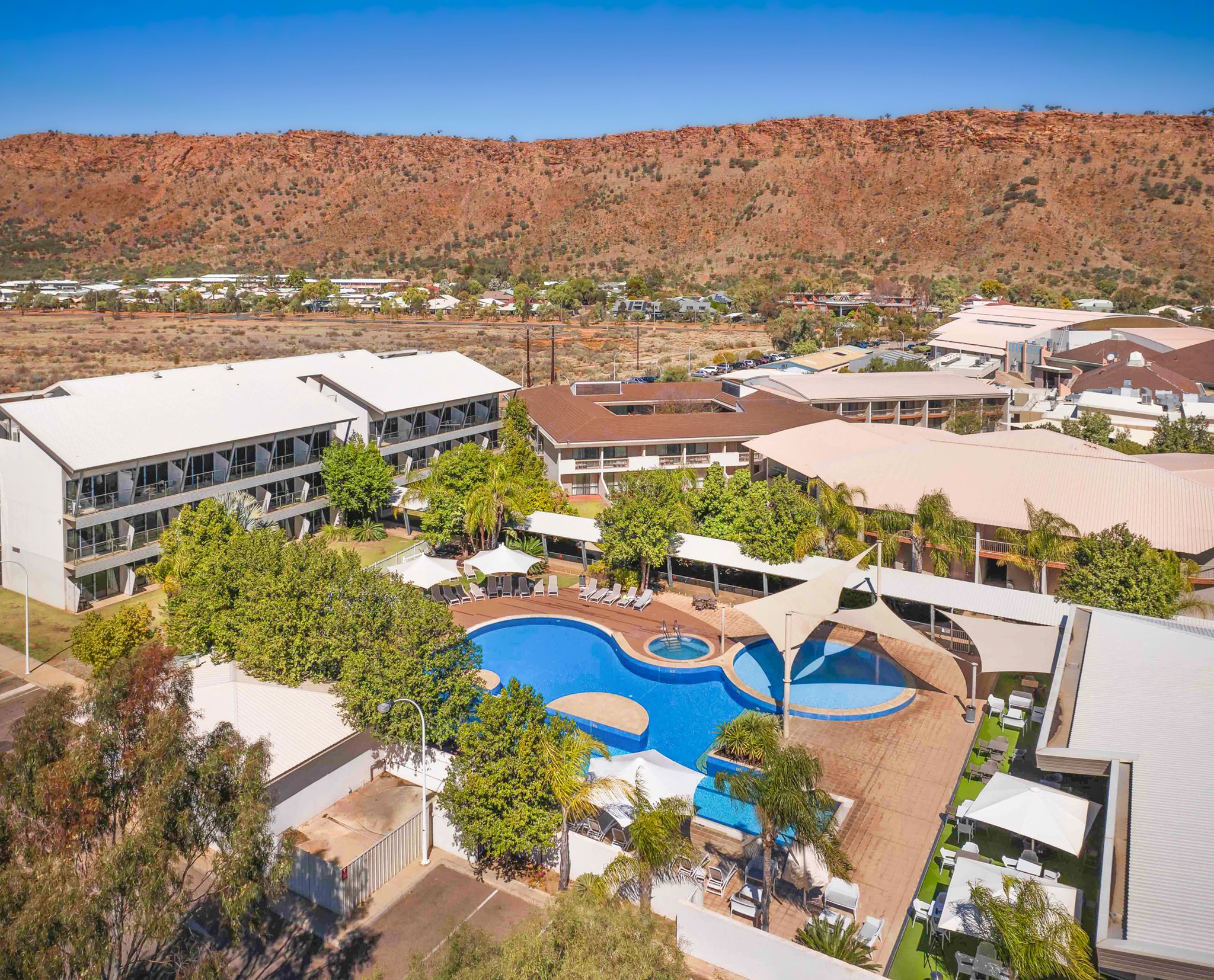 Crowne Plaza Alice Springs Lasseters 55/57