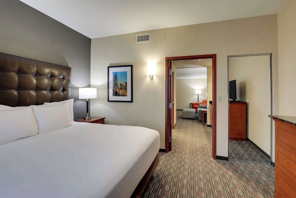 2 ROOMS, SUITE, KING BED, SOFA, ACCESSIBLE