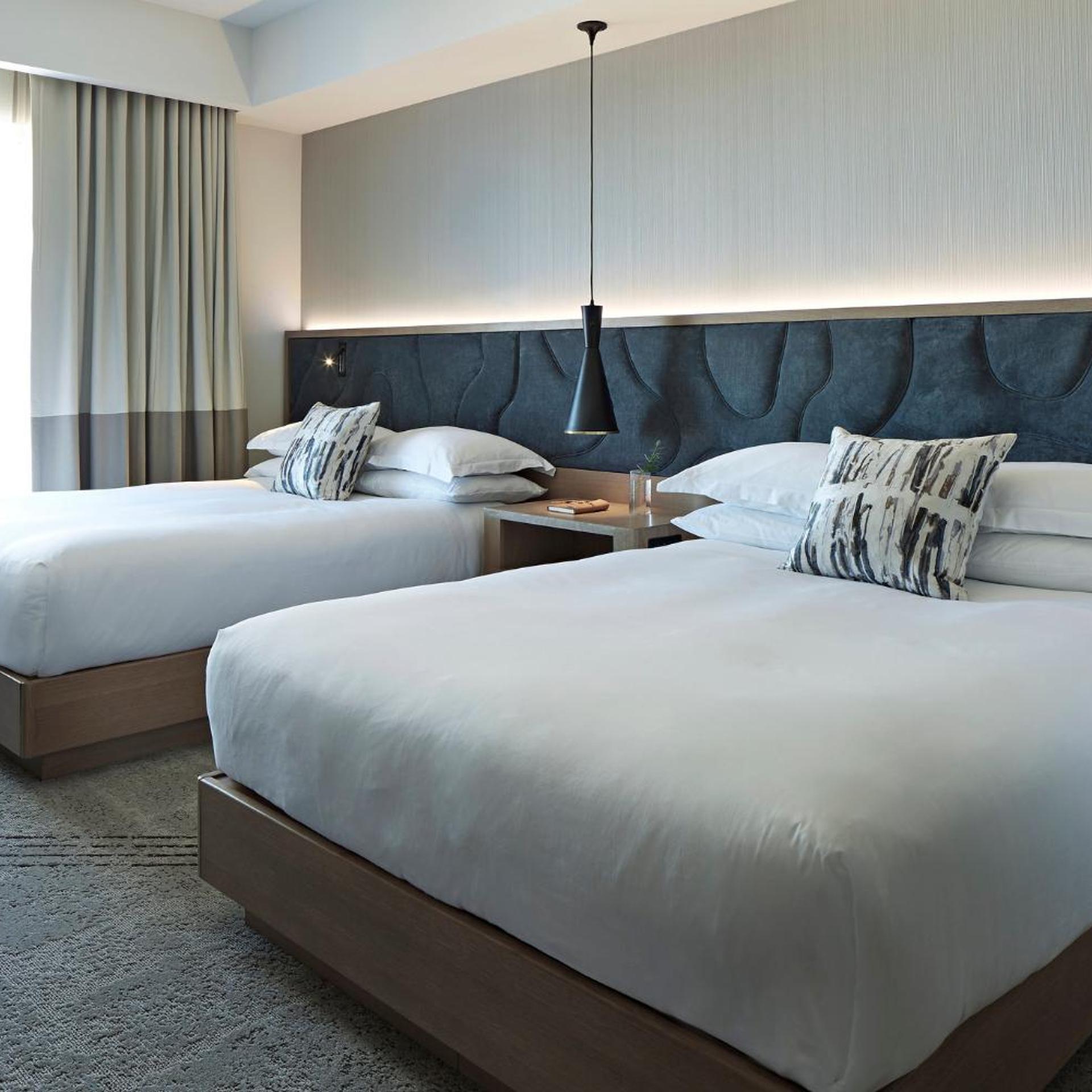 Essential, 2 Queen Beds, with View