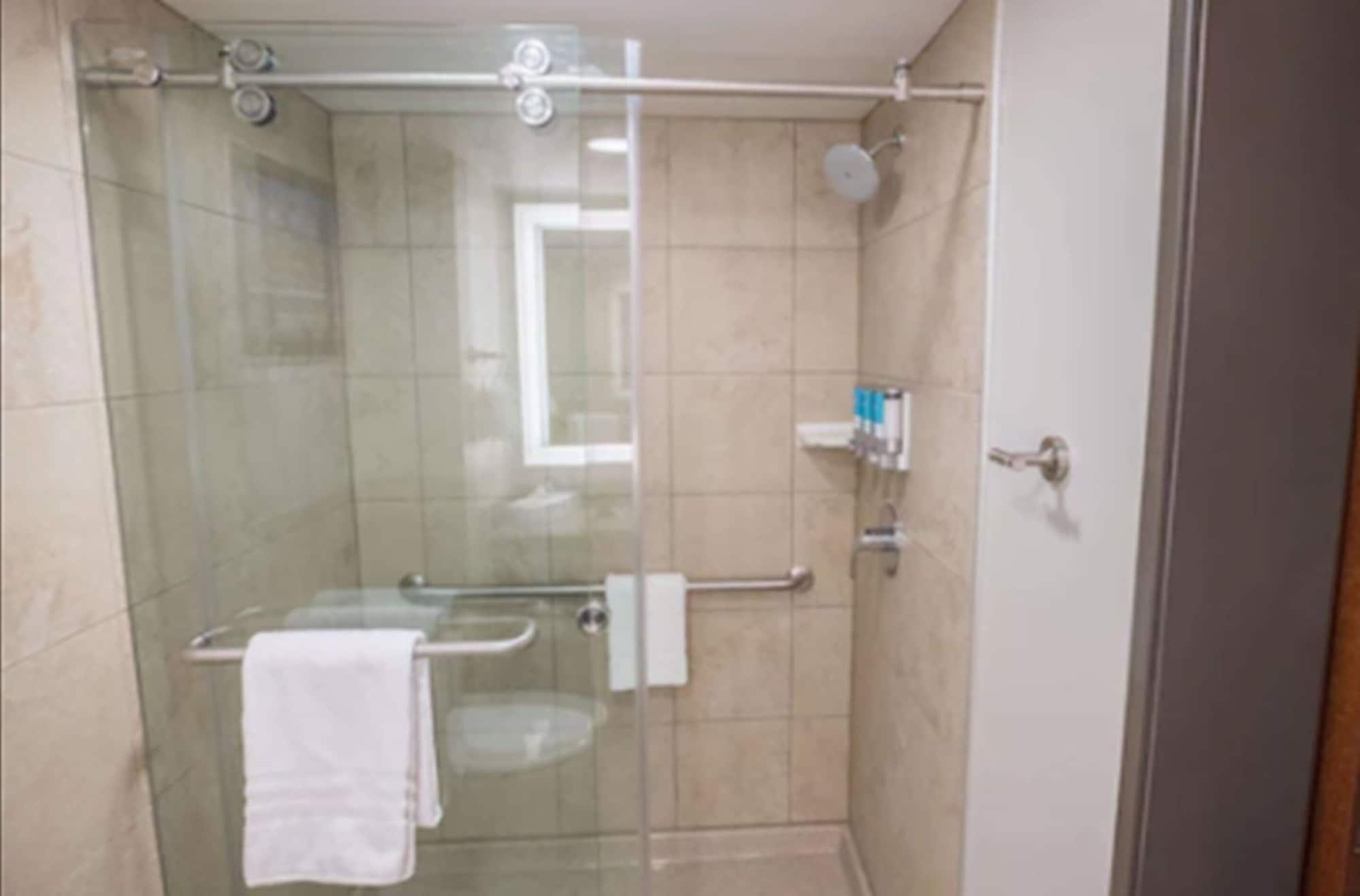2 Rooms, Suite, Multiple Beds, Sofa، Drury Plaza St Paul Downtown 7/8