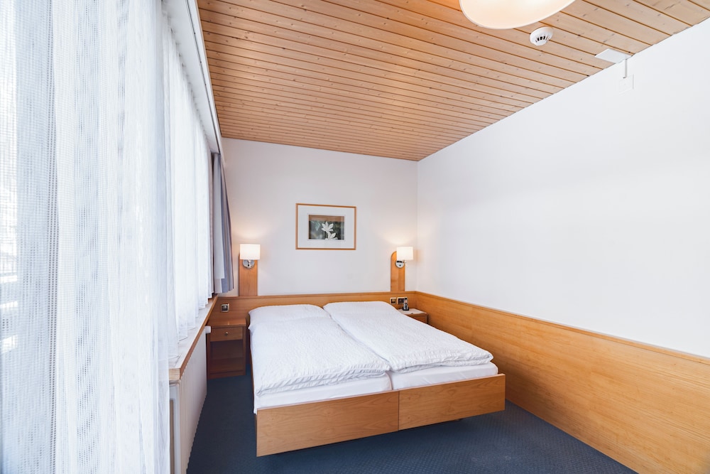 West, Twin Beds, Balcony
