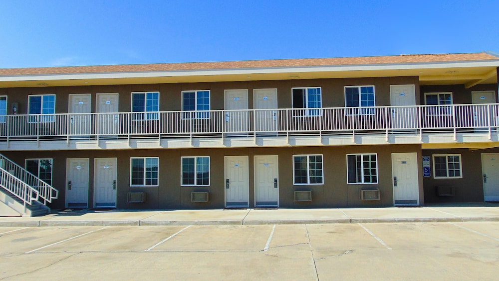 CORCORAN COUNTRY INN 2/48