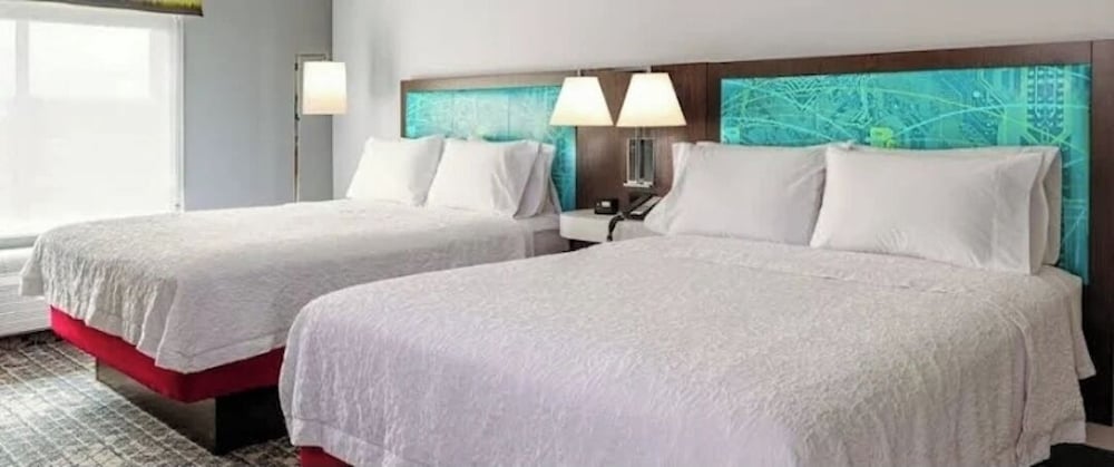 Studio, 2 Queen Beds, Sofa, Accessible