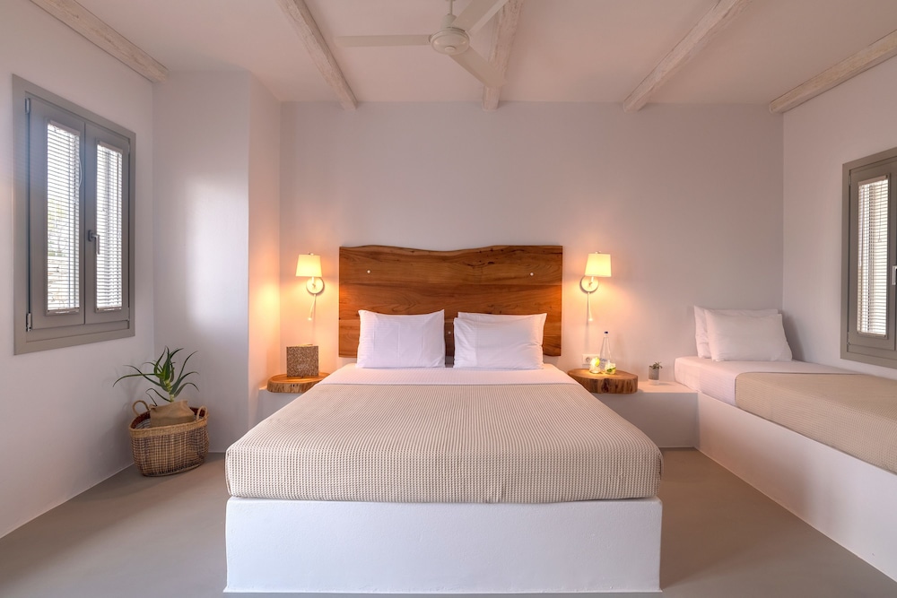 Paros Comfy Suites 12/50