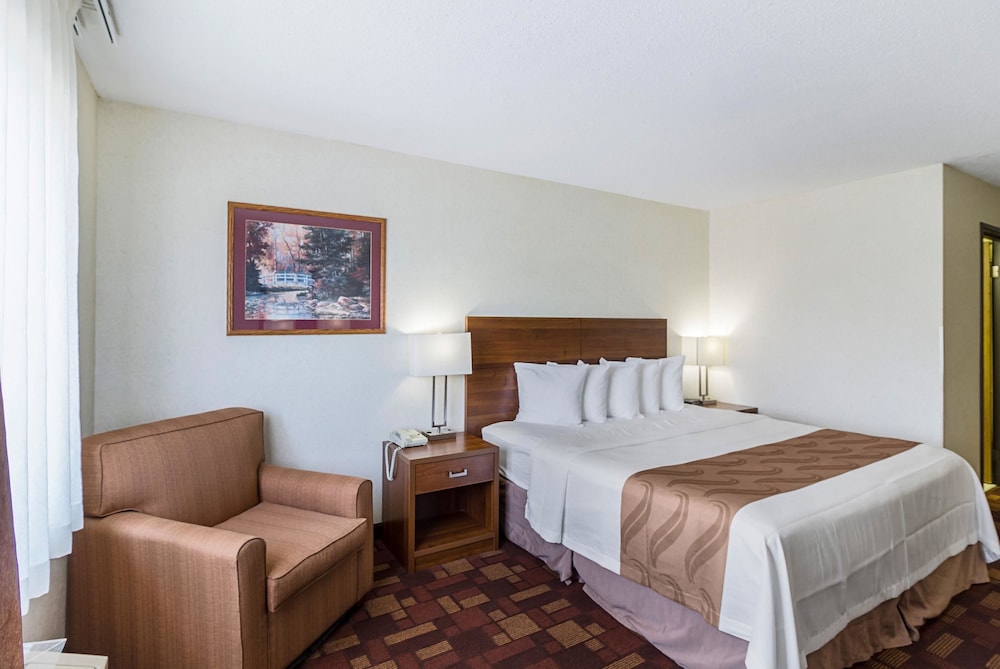 Econo Lodge Luverne I-90 5/27