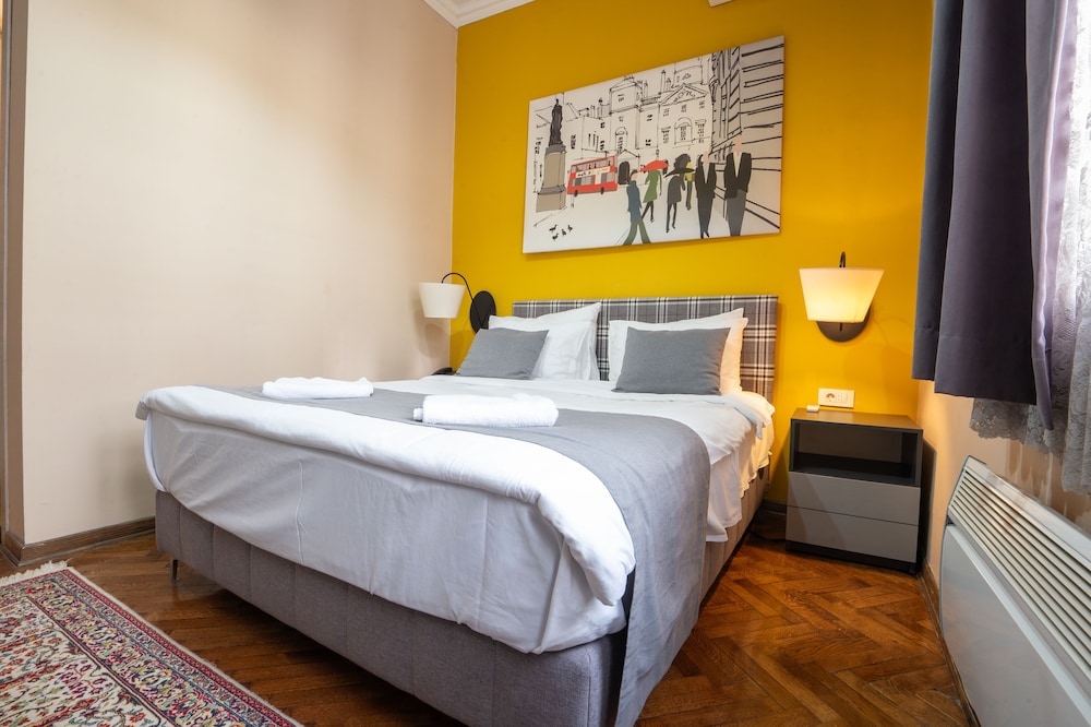ROOM, DOUBLE BED
