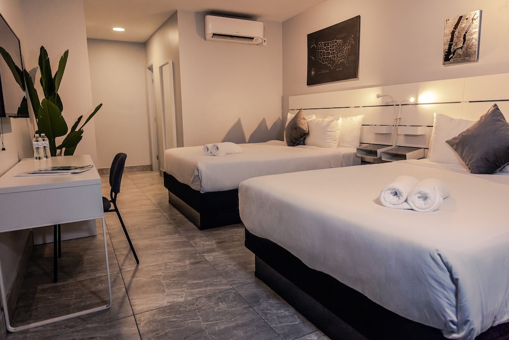 ROOM, QUADRUPLE, 2 DOUBLE BEDS