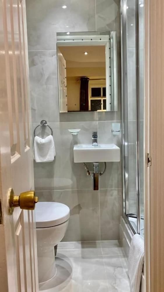 Classic Hyde Park Hotel 25/30