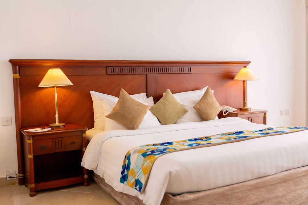 Golden Tulip Dar Es Salaam 11/71