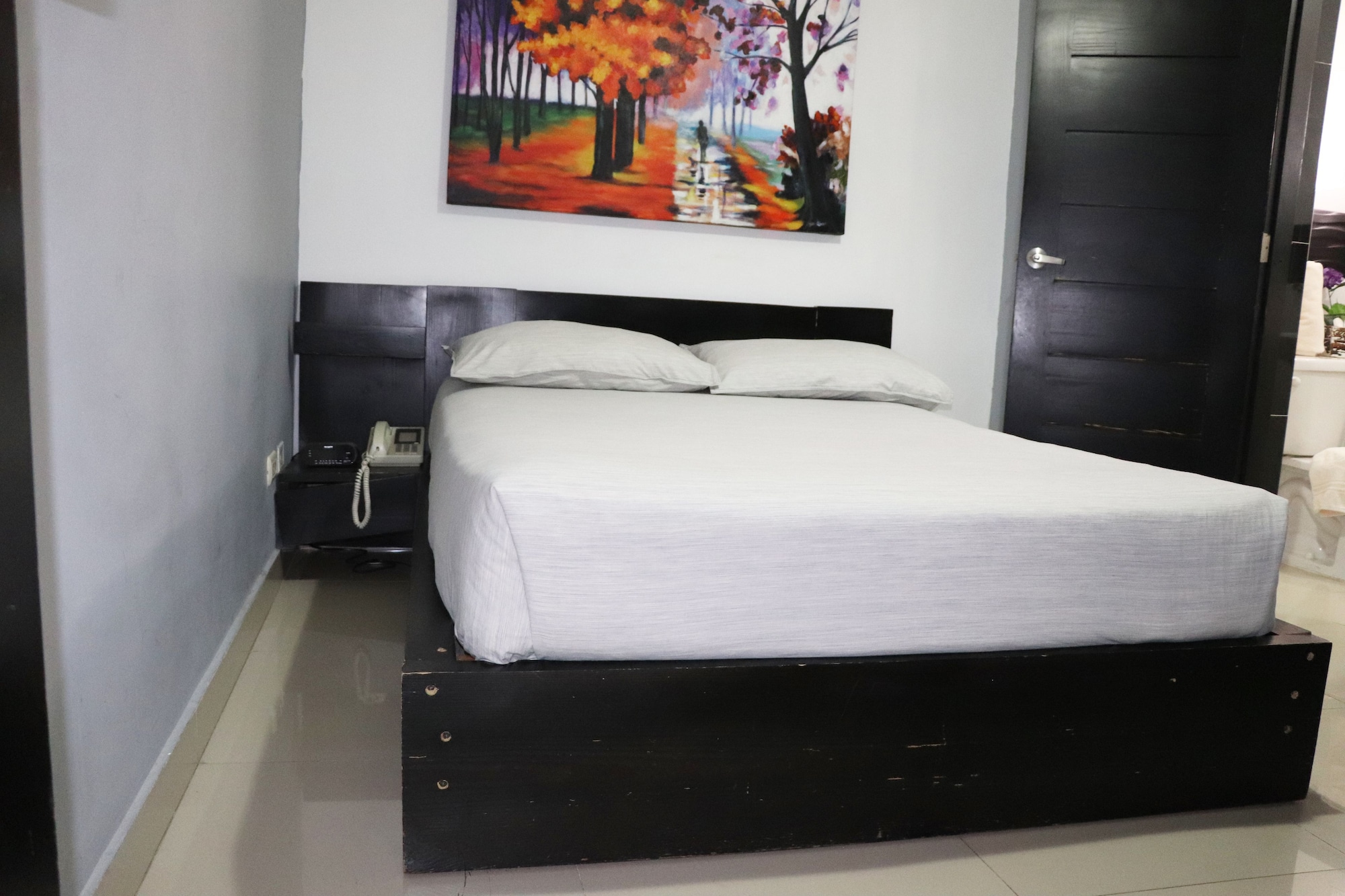 STANDARD, QUEEN BED