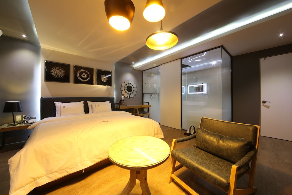 Avenue Hotel 26/41
