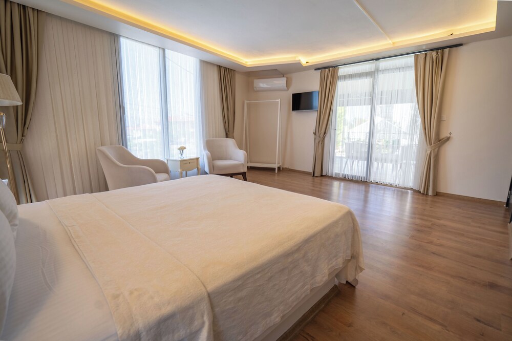 DELUXE, TERRACE