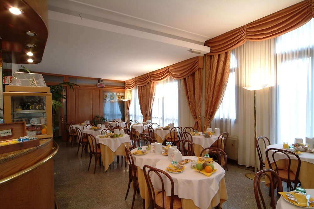 Hotel Donatello 49/63