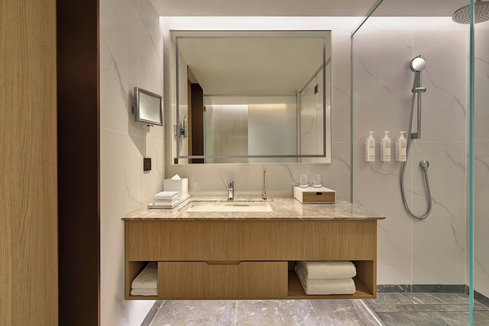 غرفة ديلوكس بسرير كينج بإطلالة على المدينة، Petaling Jaya Marriott 8/8
