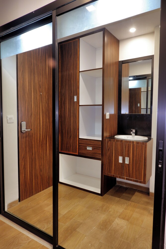 Guest House 555 NKI 8/50