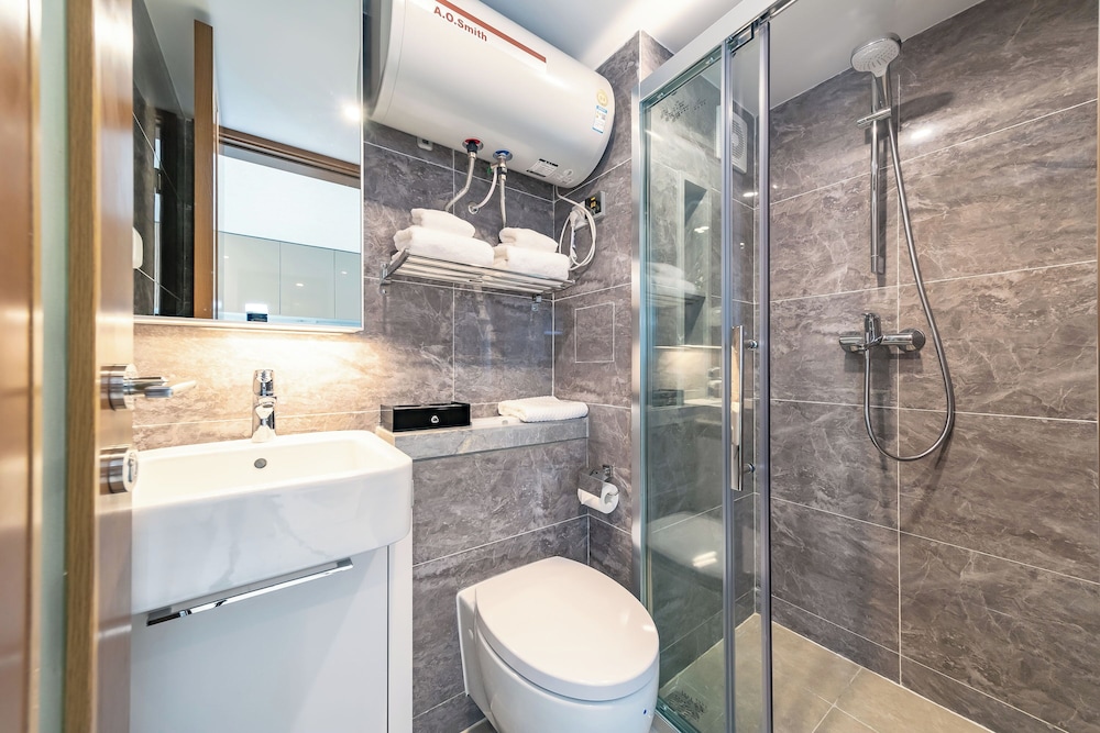 Huaqiang North Executive Apartment 19/20