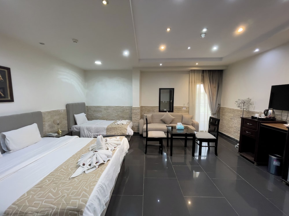 LUXURY, SUITE, JETTED TUB