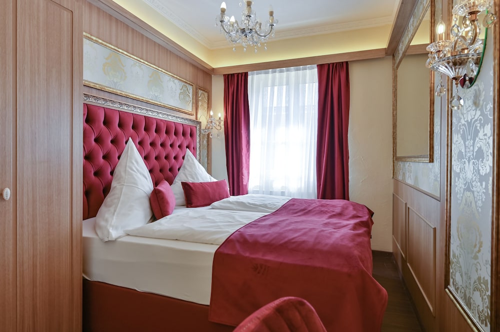 Hotel & Restaurant Ludwigs 12/72