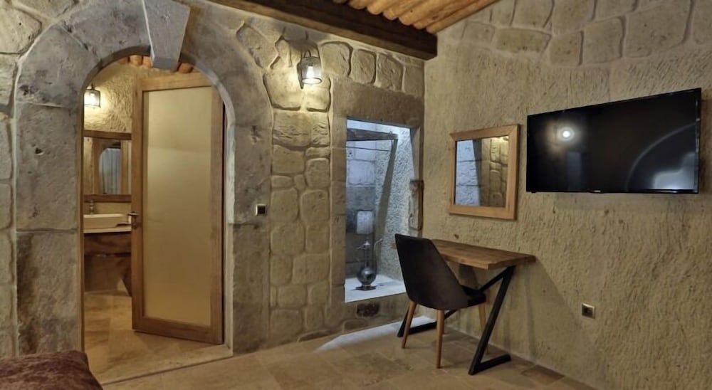 Mahzen Cave Hotel 53/55