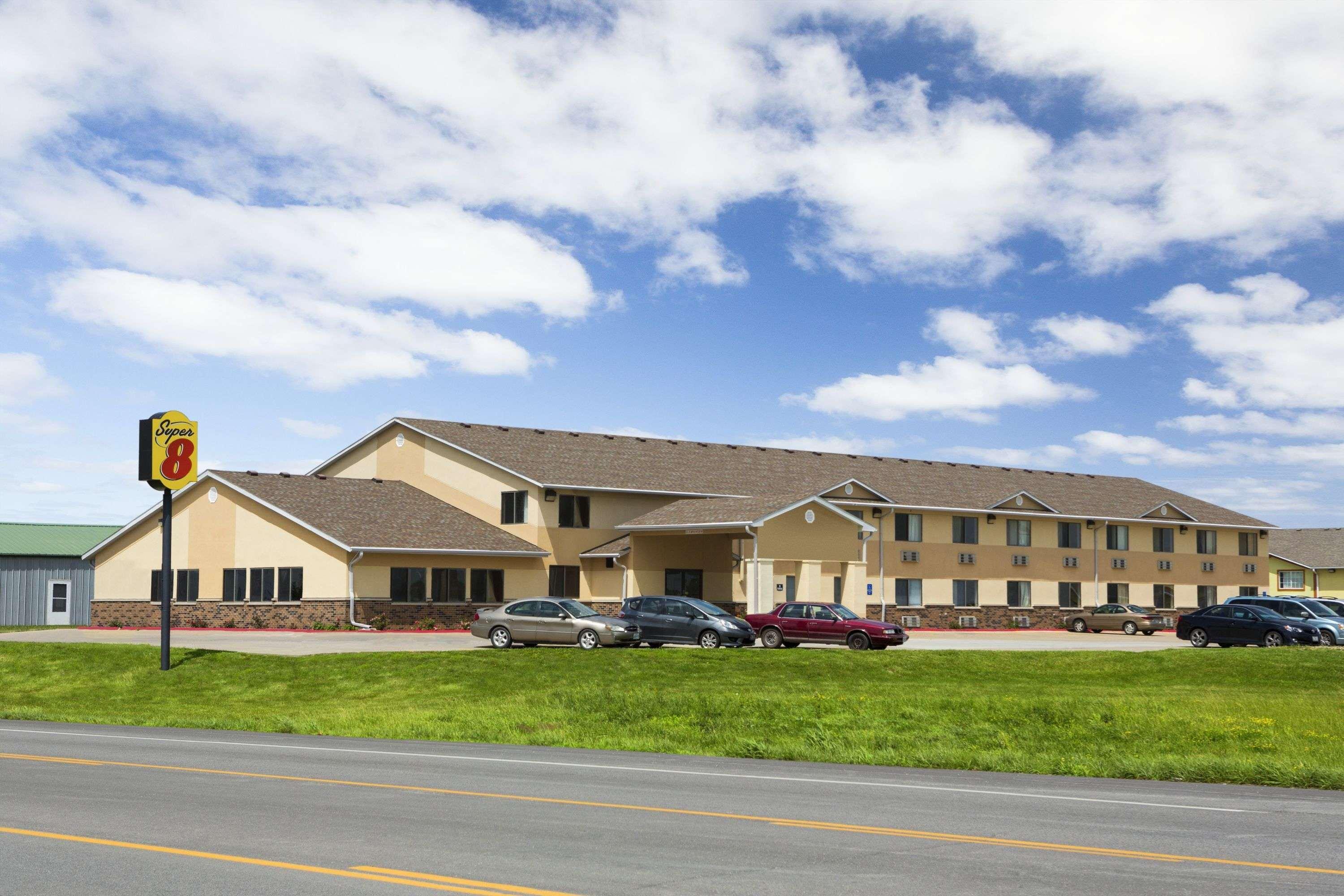 Super 8 By Wyndham Cameron 3/25