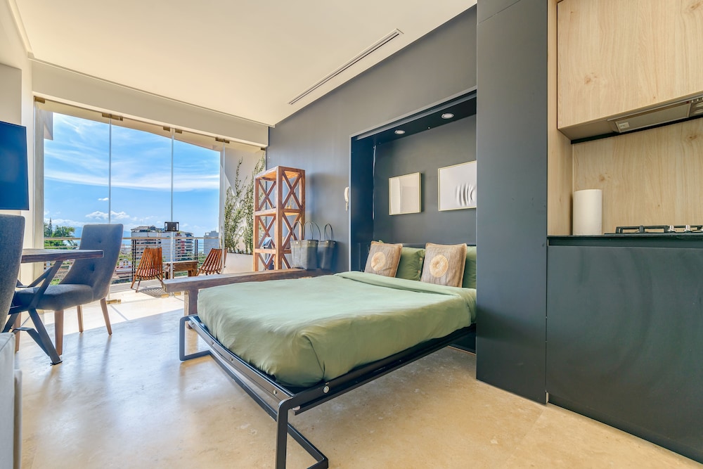 DELUXE, APARTMENT, TERRACE, CORNER