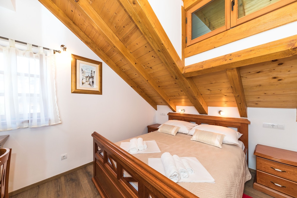 APARTMENTS PERLA 40/42