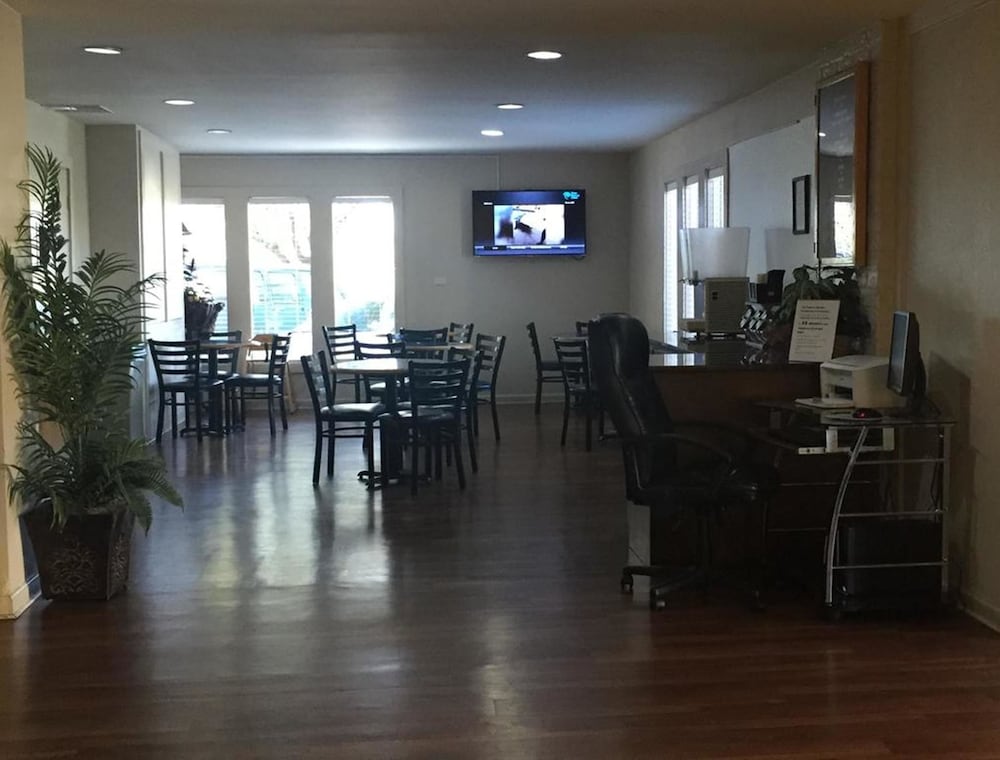 Americas Best Value Inn Austin University 20/32