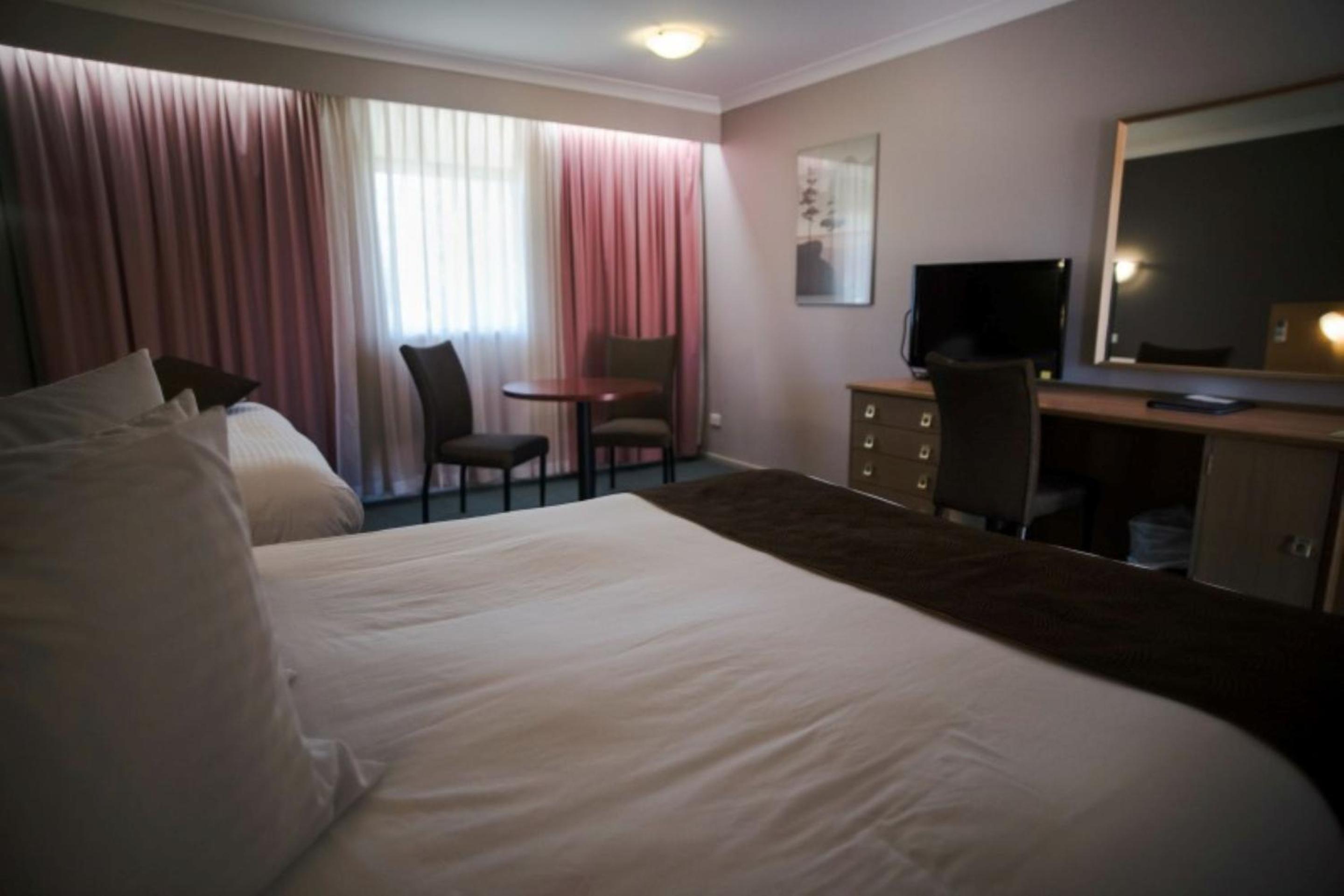 2 Bedrooms, Suite